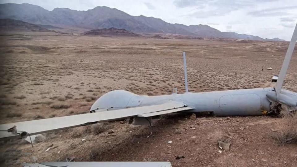 伊朗越打越猛，以色列本土告急，美军航母跑路，特朗普高兴太早了