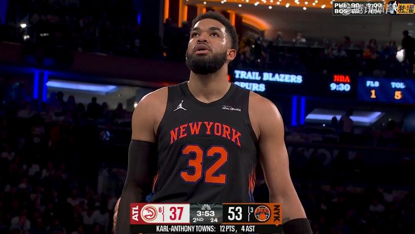 尼克斯大胜！布伦森39+3+8，赛后唐斯和球迷互动，布伦森走入场内