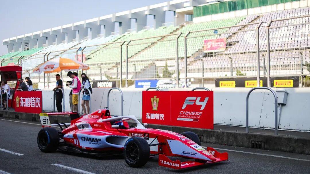 Simagic速魔科技助力凯飞车队2025赛季屡创佳绩