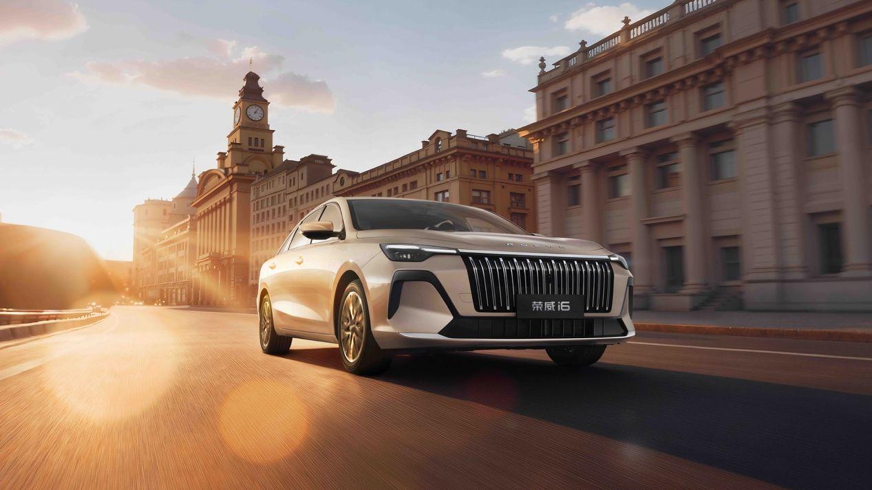 直击合资燃油基本盘 荣威 i6 以 7 万级国民车重构燃油车价值