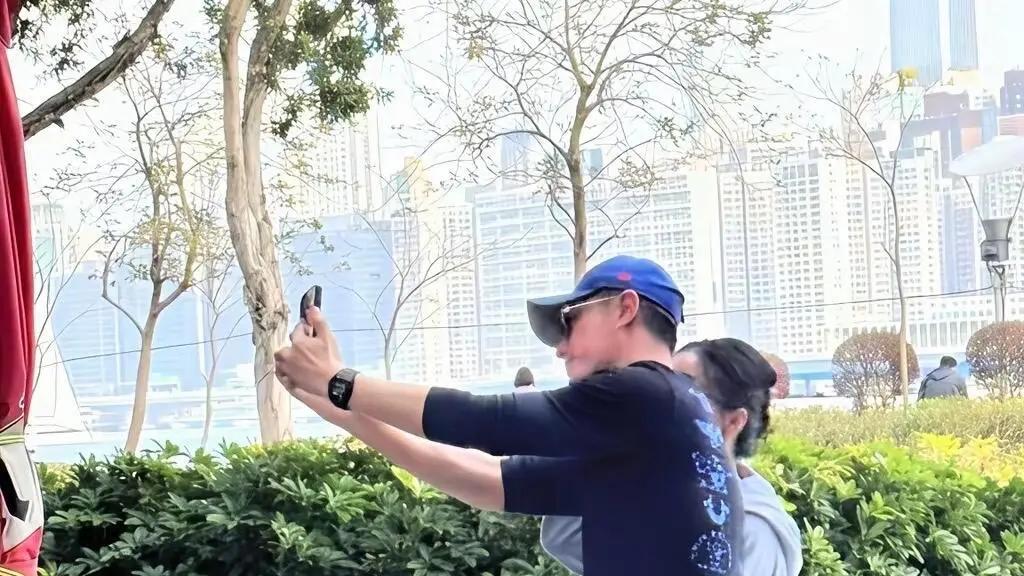 林心如怎么受得了霍建华这条牛仔裤？这才是婚姻最真实的松弛感