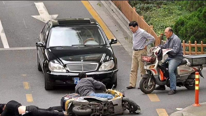 无接触交通事故，我认为就是新版的碰瓷