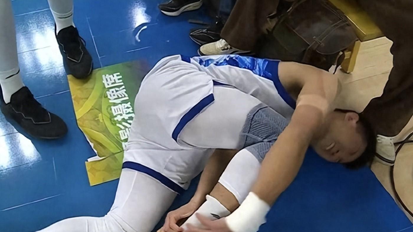 广厦鸡肋比赛核心重伤，迪亚诺不背锅，王博卫冕大业受重挫