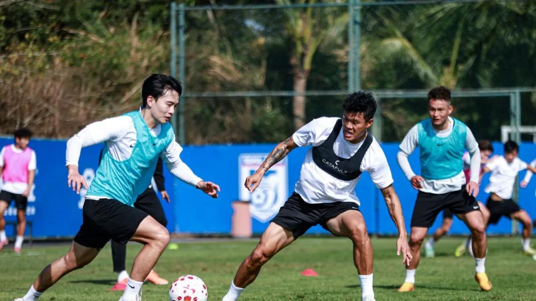 中超转会动态：大连英博冬窗首签落定，绯闻强援恢复自由身