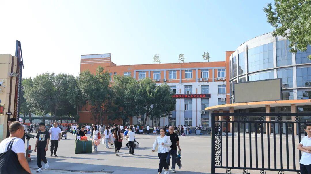 又是一年中考赴考时，九月宏达，等你相逢