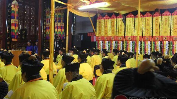 徐甲，从白骨进化为真人的励志传说