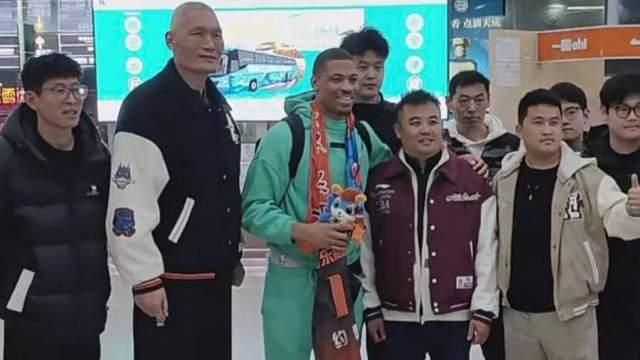 速度够快！山东新小外抵达济南，明天注册手续，有望弥补攻坚隐患