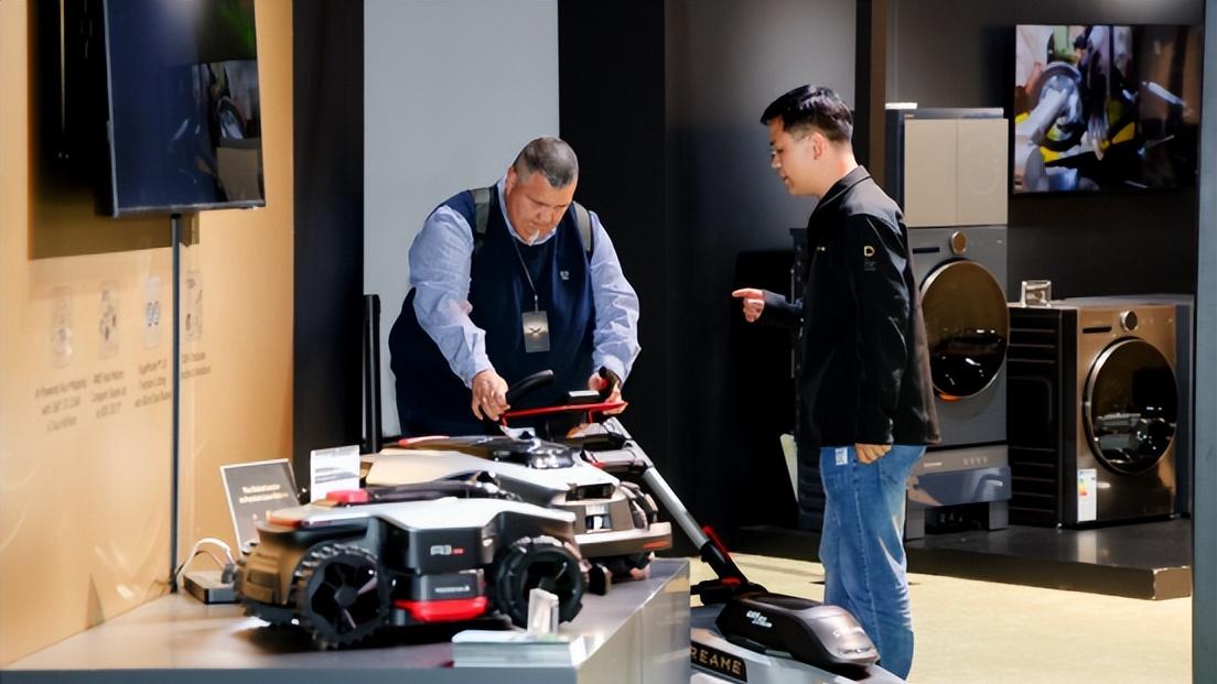 中国品牌在硅谷立下新规矩：庭院养护告别“半自动”时代
