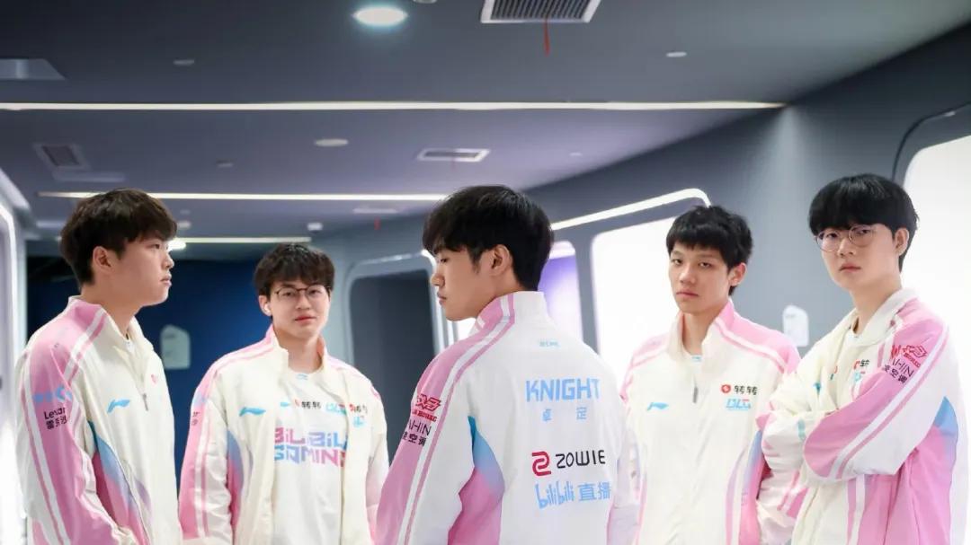 Theshy解说IG比赛，回应复出弹幕，还有希望，还问阿水打不打