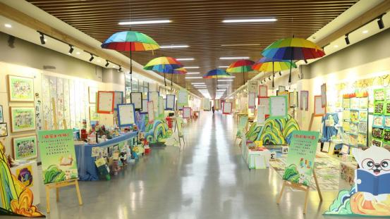 粘土字母、生态海报、讲解员……博雅小学这场作业展藏满教育巧思