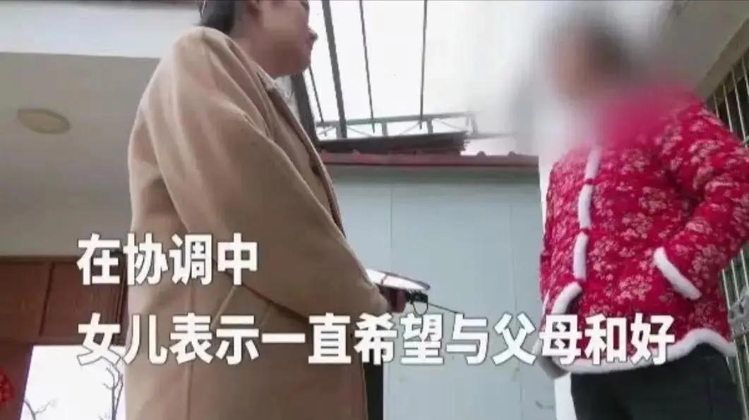 “爸，那5万是我的钱！”八旬大爷绝食3天控诉女儿不还钱，银行流水一出，全场的都愣住了