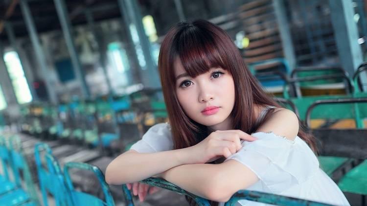 女人默许男人来追求，往往会发出3个信号