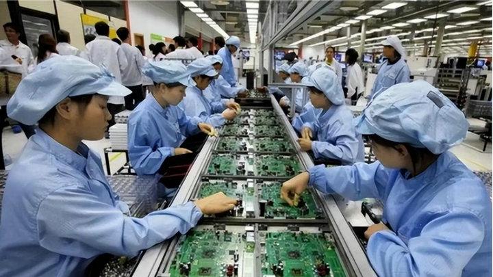 以机器视觉为基、AI为核，无监督识别重构产线瑕疵检测全流程效率