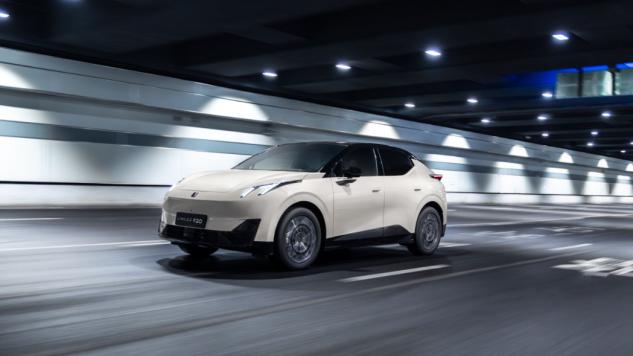 于引擎轰鸣中感受心跳，领克Z20在赛道潮玩日上给出驾控新注解