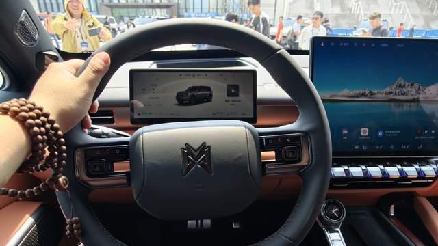 全新猛士 M817 上市，华为智驾 + 双腔空悬 越野 SUV 也卷城市配置了