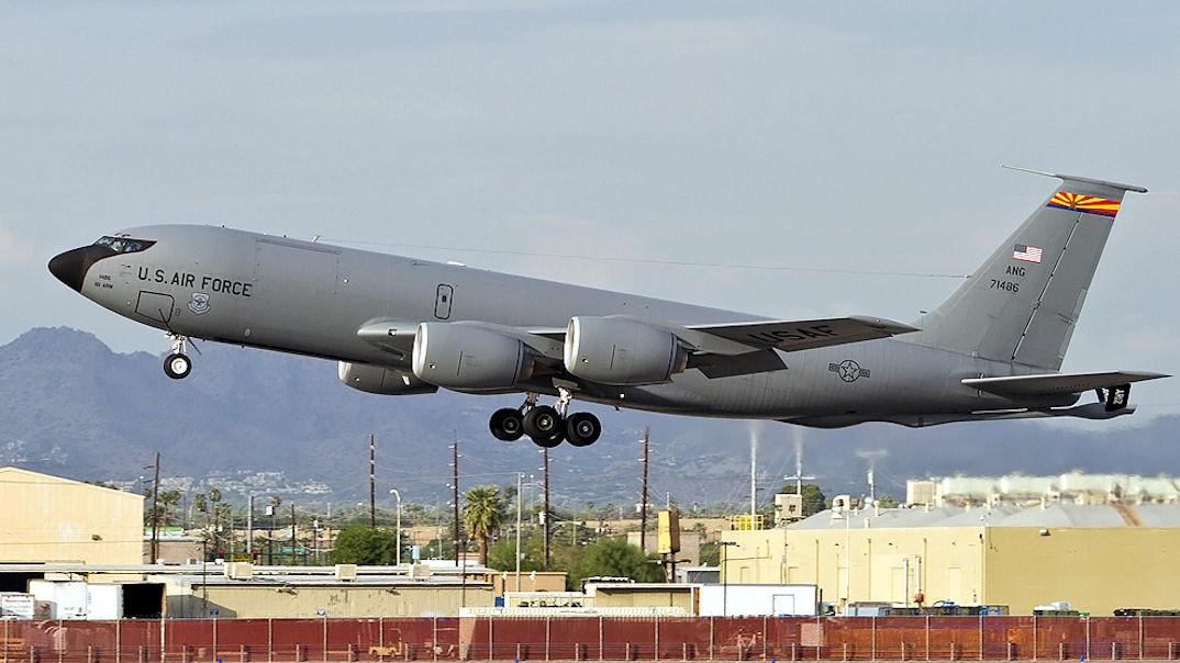 不到72小时美军接连折损7架空中加油机，1架坠毁、1架断尾，剩下的在地面“趴窝”