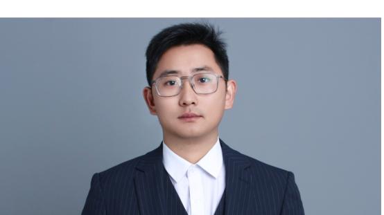 彭作正律师深耕双领域，为政企发展筑牢法治屏障