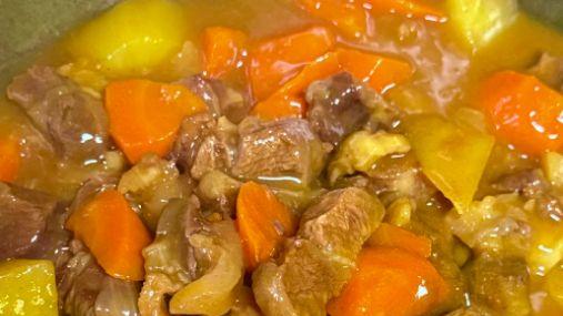 咖喱牛肉汤配葱油拌面，老卢湾的街角午餐