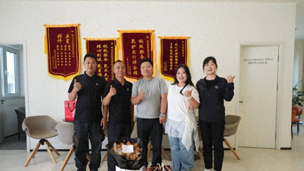 车主送鸡“加鸡腿”出圈！极氪千万重奖全国售后伙伴