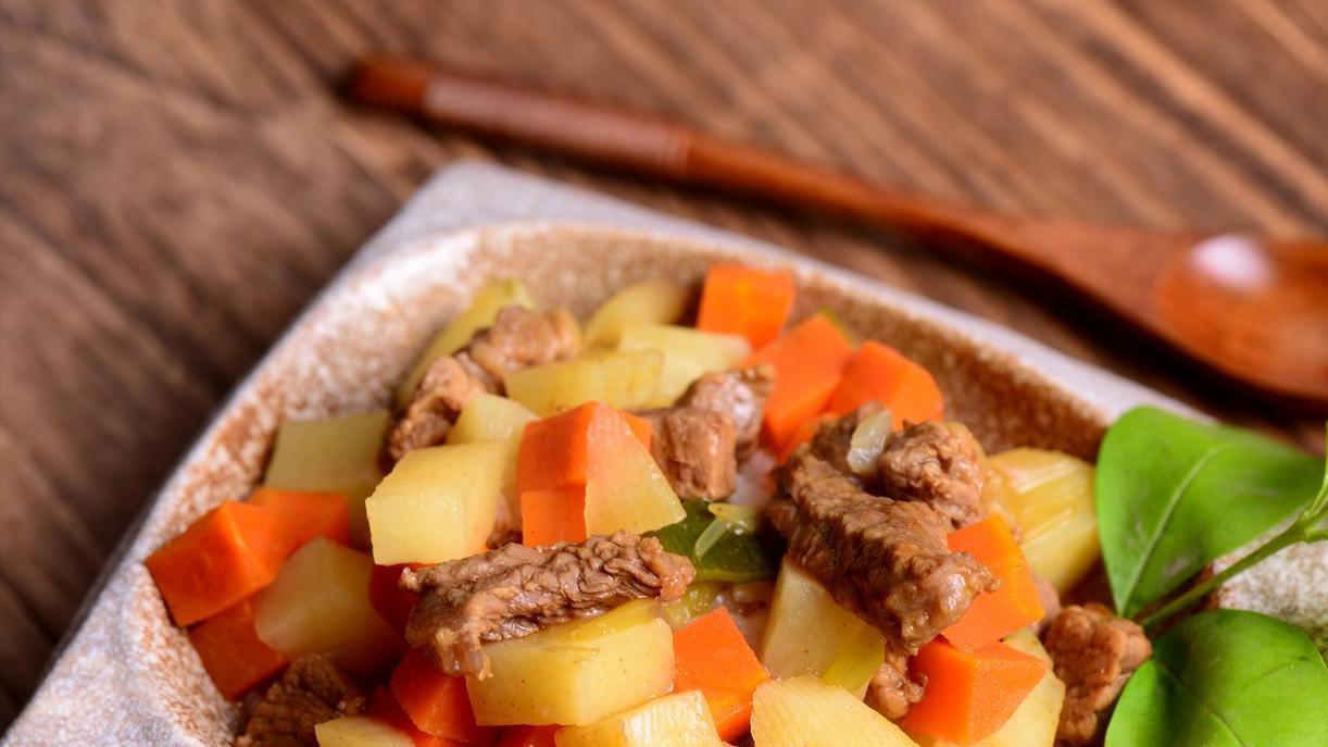 春天多给孩子吃土豆牛肉饭，有菜有饭，味道鲜香