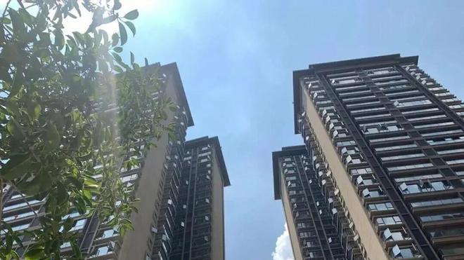 人到中年，房贷成了最大的累赘和灾难，这就是从众心理的后果