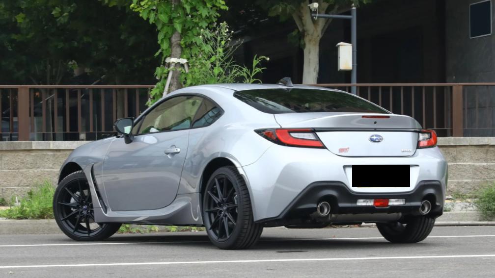 依旧手动和自动，全系2.4L动力，26款斯巴鲁BRZ怎么样？