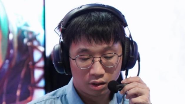 ale和朱开一起直播，当面吐槽他BP能力不行，tabe比你强100倍