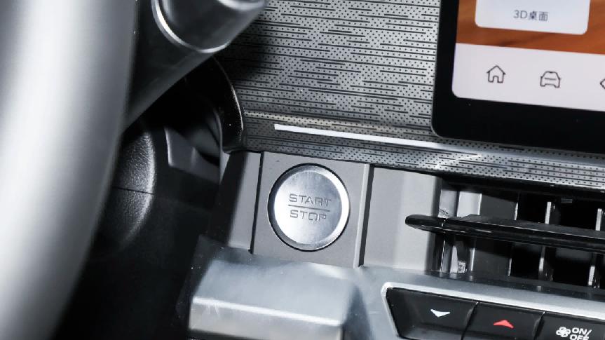 6.8秒破百+750N·m扭矩，坦克400 Hi4-T智享版全维剖析，优缺点一目了然