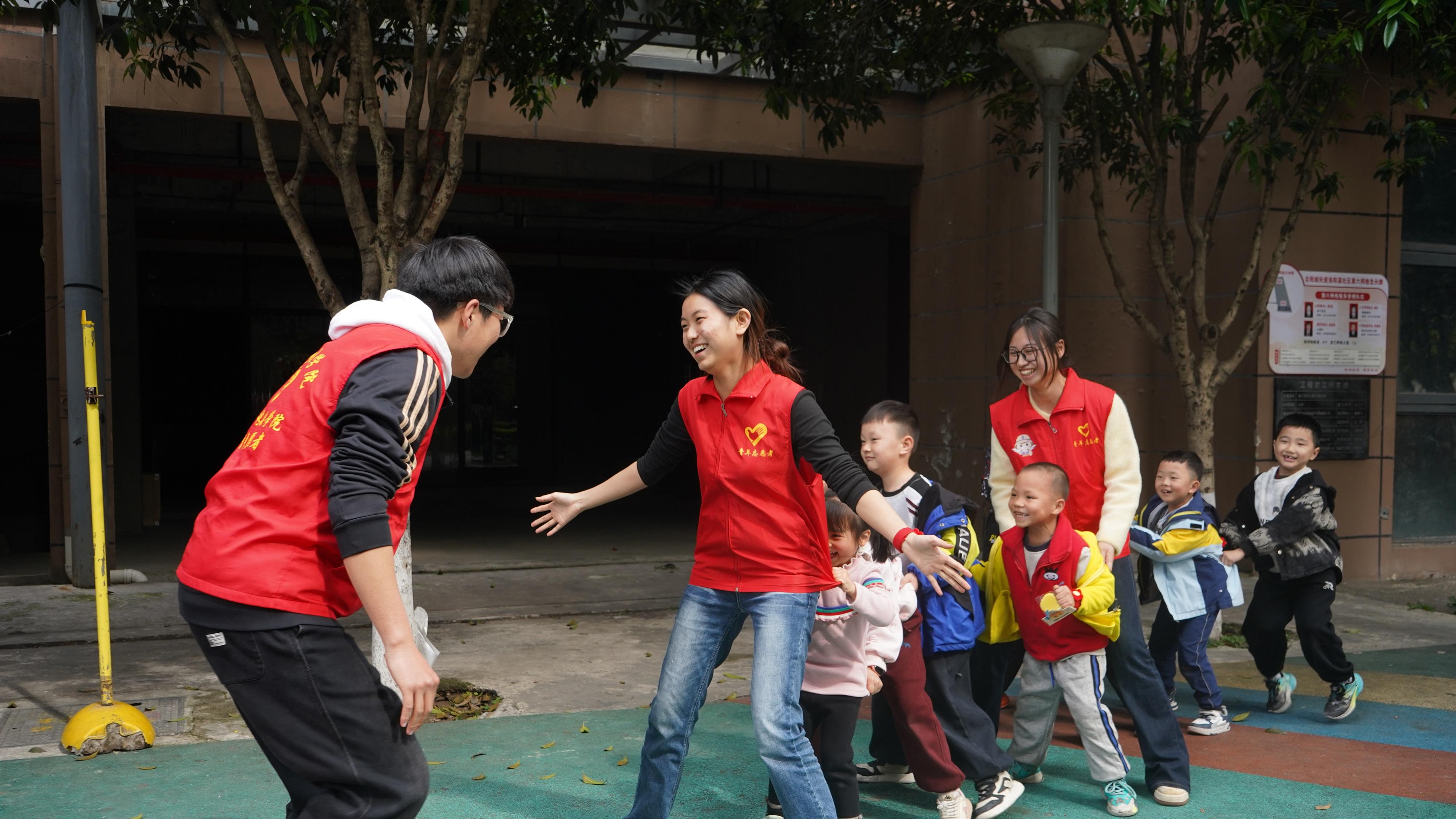 雷锋筑梦润童心，志愿同行启新程 ——记艺术传媒学院青年志愿者协会“春蕾课堂”志愿服务支队第54期活动