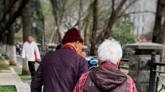 老了才明白：只要是只有女儿的家庭，最后逃不过这个结果！