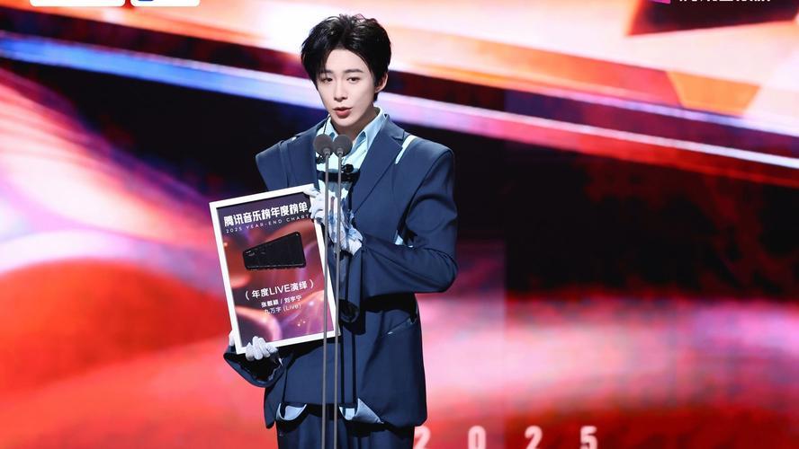 刘宇宁的2025：当【年度受欢迎歌手】的奖杯，遇上他口中的回归