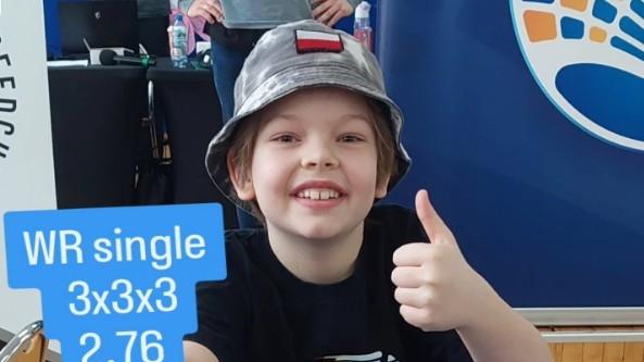 波兰9岁儿童2.76秒复原魔方，打破中国选手记录…打破“3秒魔咒”