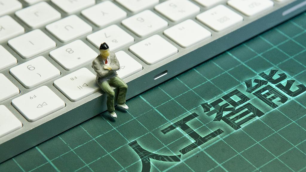 当AI开始“揭伤疤”：罗永浩的辩论术，才是真正的“神仙操作”