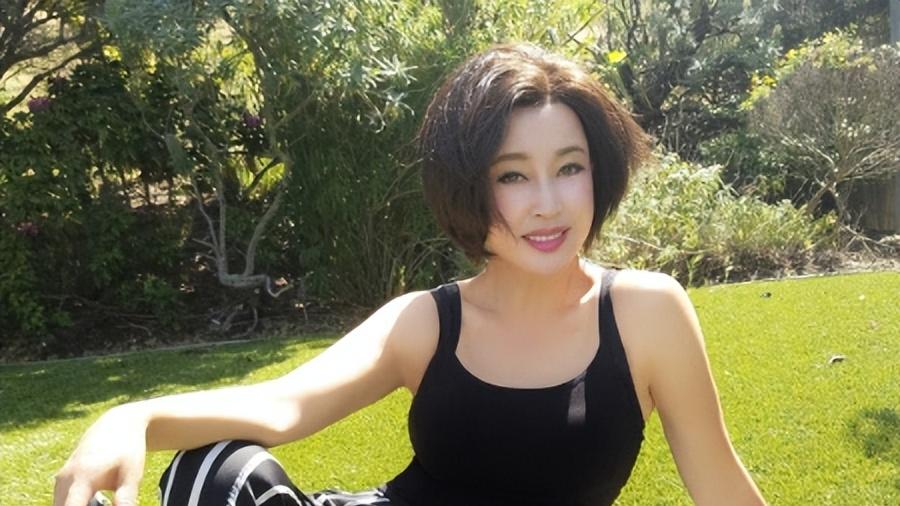 从来不在意别人的看法，只要自己活得开心