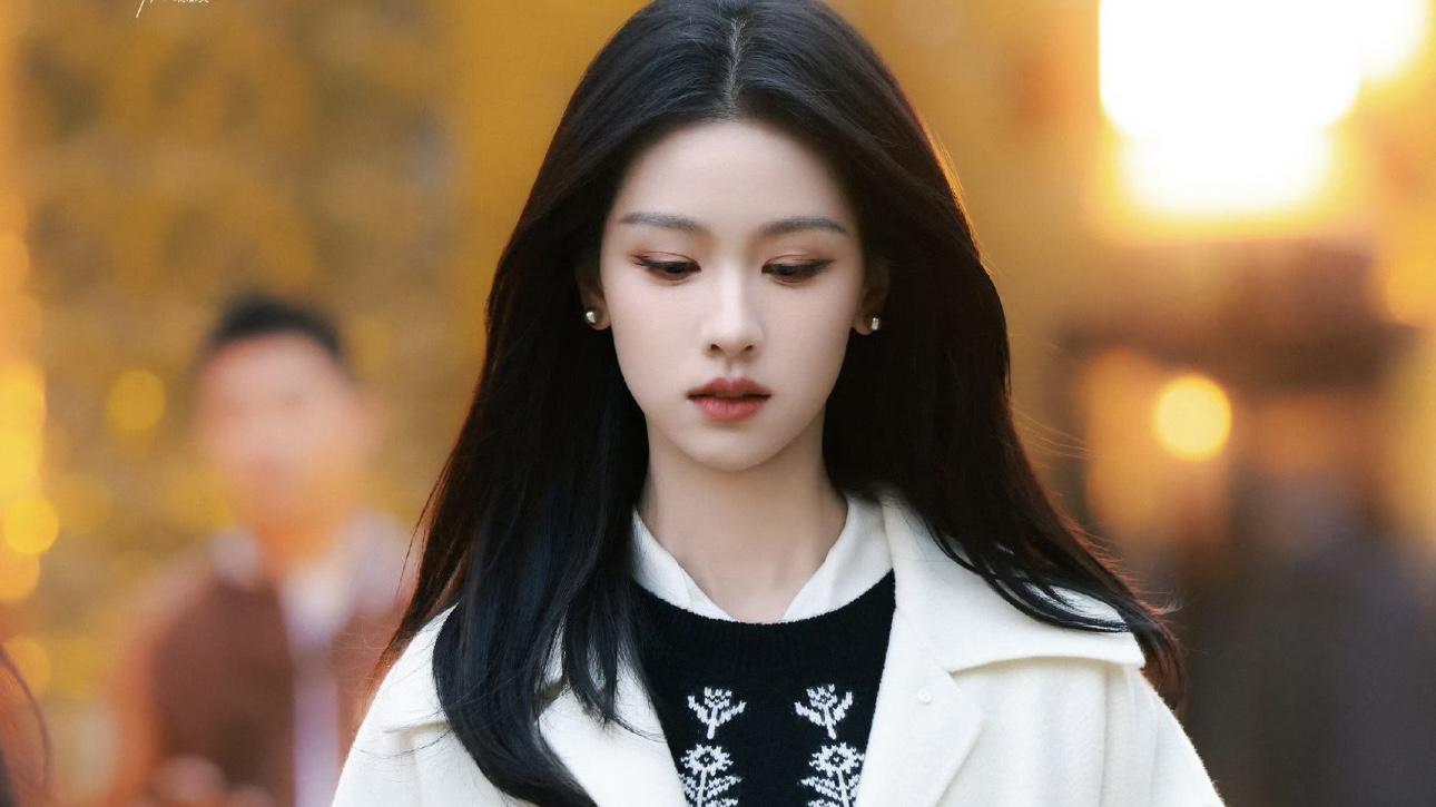 高个子穿搭分享｜陈都灵清纯且高知，超适合简约风