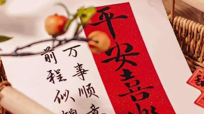 腊月迎腊八的朋友圈唯美说说，愿你暖冬常喜乐，岁岁皆平安！