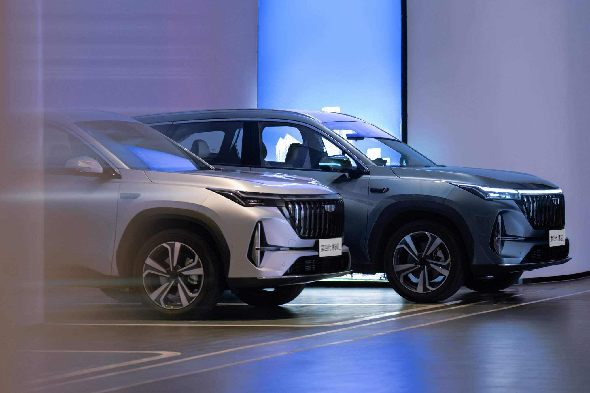 智能进阶定义燃油SUV价值标准，第四代博越L小蓝灯版上市限时价11.99万元