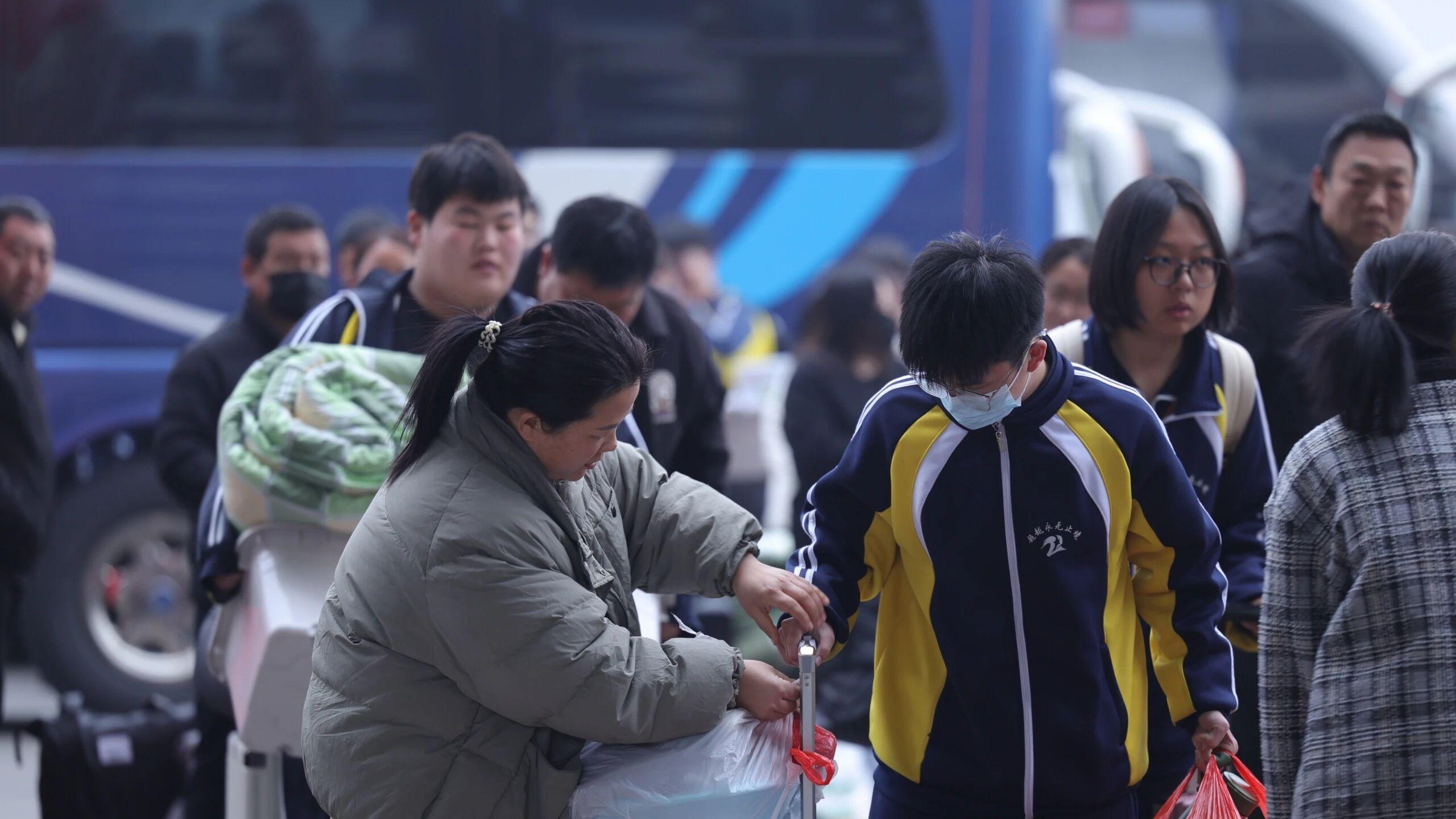 以爱为眸，逐光而行，廊坊志鸿学子带着父母的目光踏入新学期