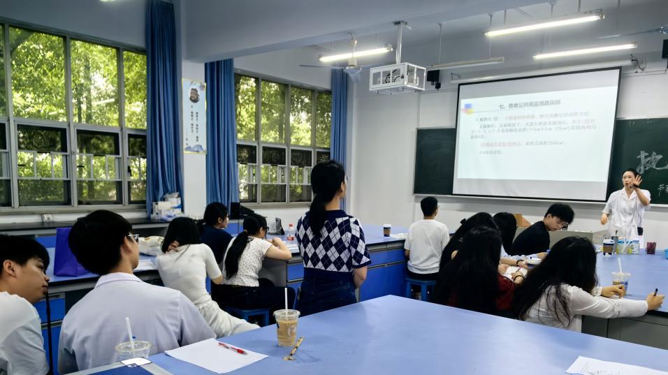 校友返校忆韶华 共话合作促发展