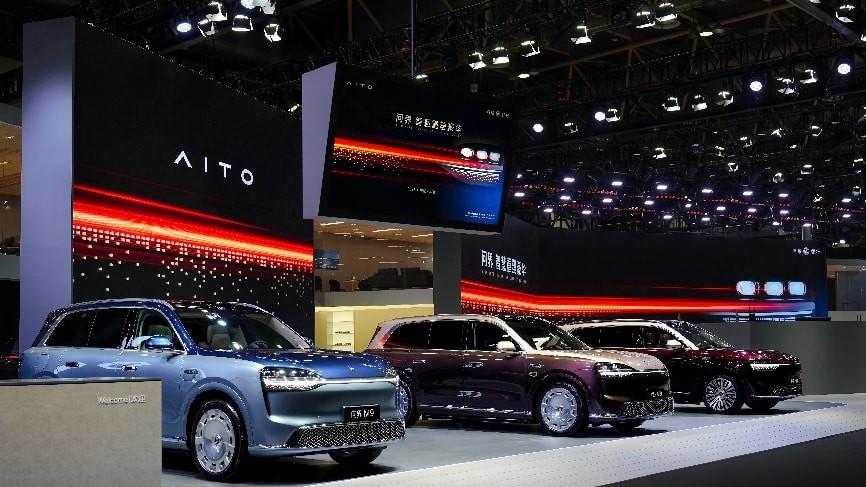 问界举办魔方技术平台创新发布会 高端SUV矩阵闪耀北京车展