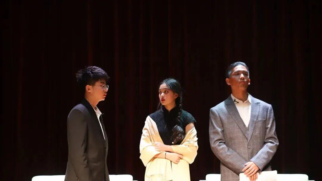 艾迪娜 · 阿散别克：于沉重处见清醒 —— 评西北政法大学南山剧社演出的《重》