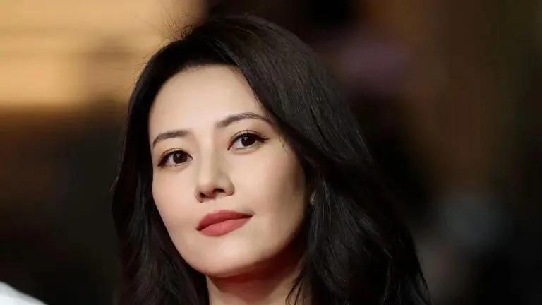 赵又廷不满意女儿的颜值，参加女儿学校开放日，穿搭与普通人无异