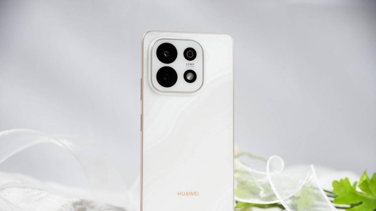 华为畅享90系列登顶千元机销量冠军！长辈用方言跟小艺畅聊