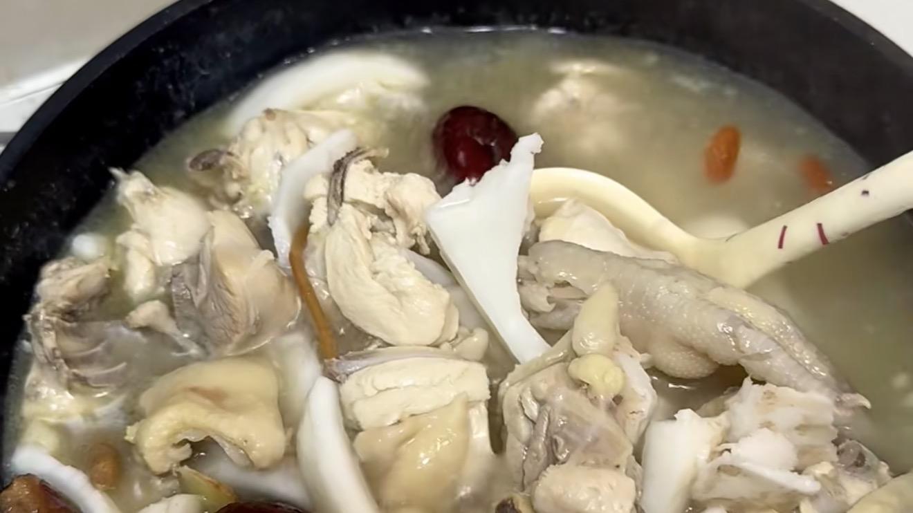 家常椰子鸡：鲜到跺脚的暖锅