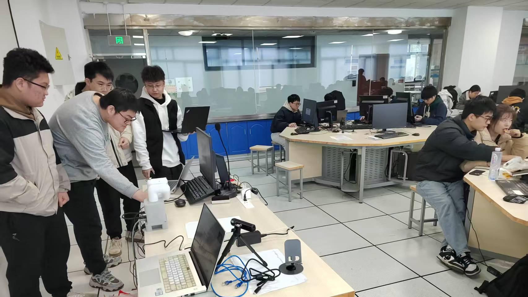 高校实训｜基于VLA的多模态具身智能实验实训——成都某本科高校计算机专业