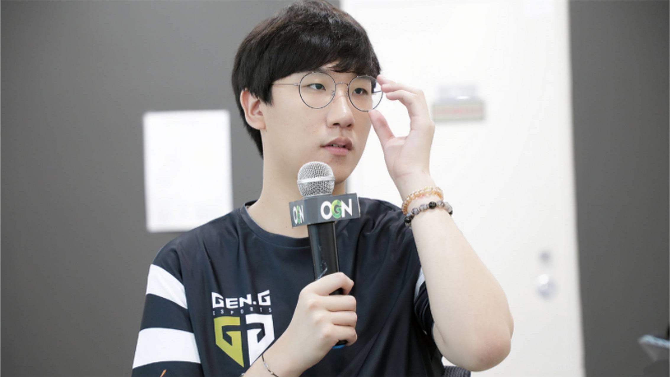 LCK黑马战队晋级先锋赛！18岁AD技惊四座，小花生：他的打法像Uzi