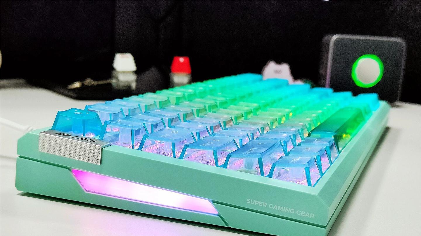 75% 配列 + 冰刃轴！398 元的 ATK RS7 Air，真能办公电竞双拿捏？