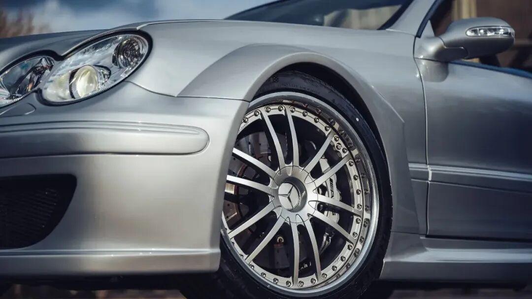 最疯狂的AMG敞篷车！全球仅80台CLK DTM Cabriolet现身拍卖，1240 英里准新状态