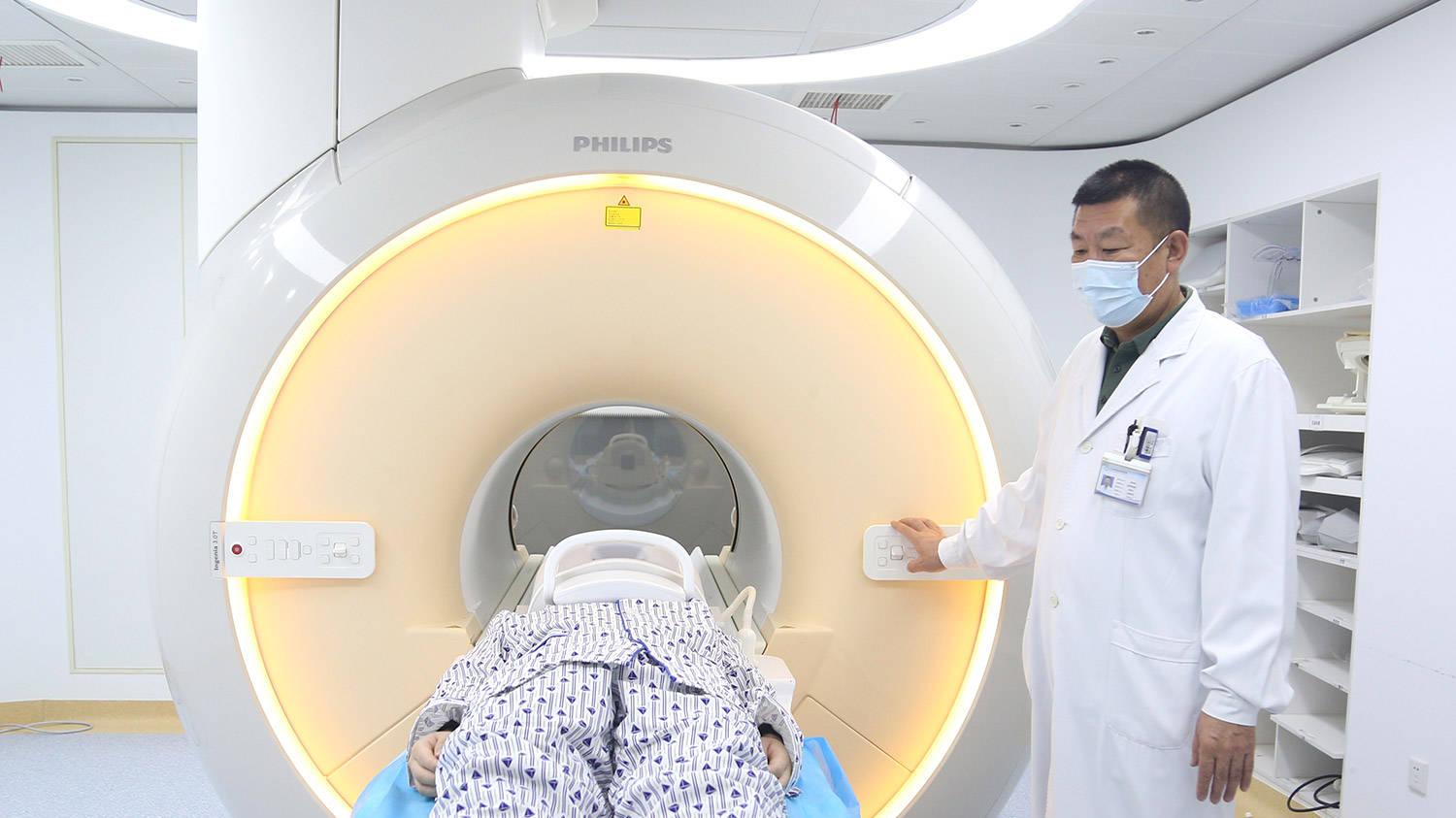 影像检查：70cm大孔径核磁共振，舒适检查，更快、更清、更全面