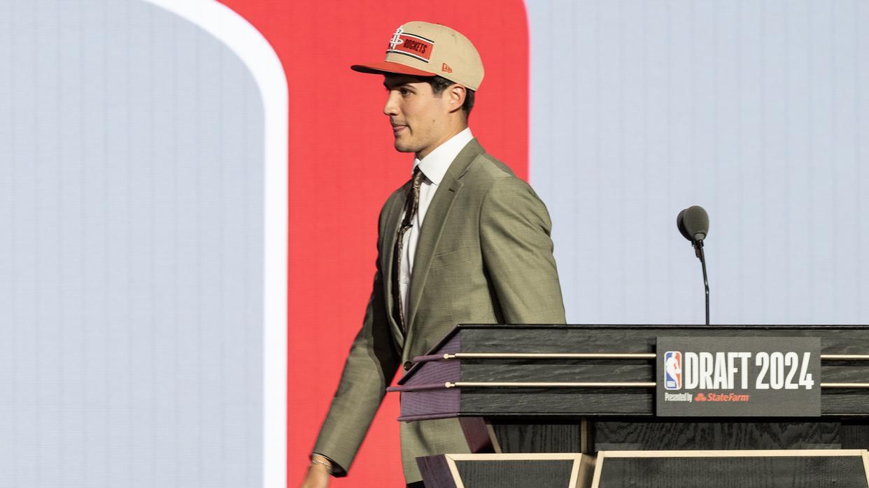 斯通选对人？火箭选中1人，收获4大技能，补强2个位置，解放3位核心